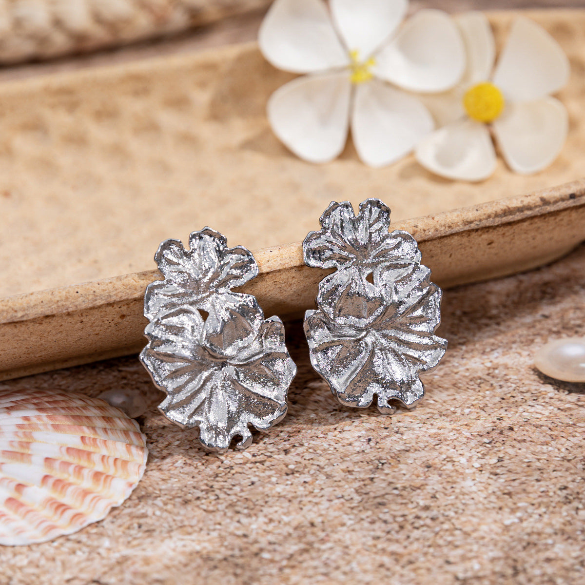 One pair luxury retro style flower design Earrings