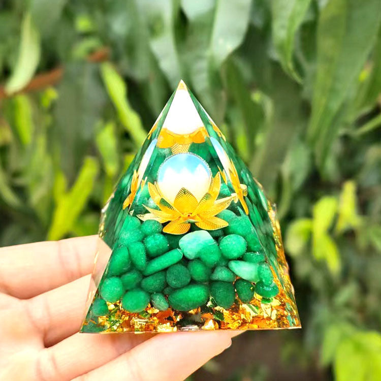 SHINYMO Fashion Design Resin Colorful Crystal pyramid Decoration Figurines Miniature Home Decor Gifts